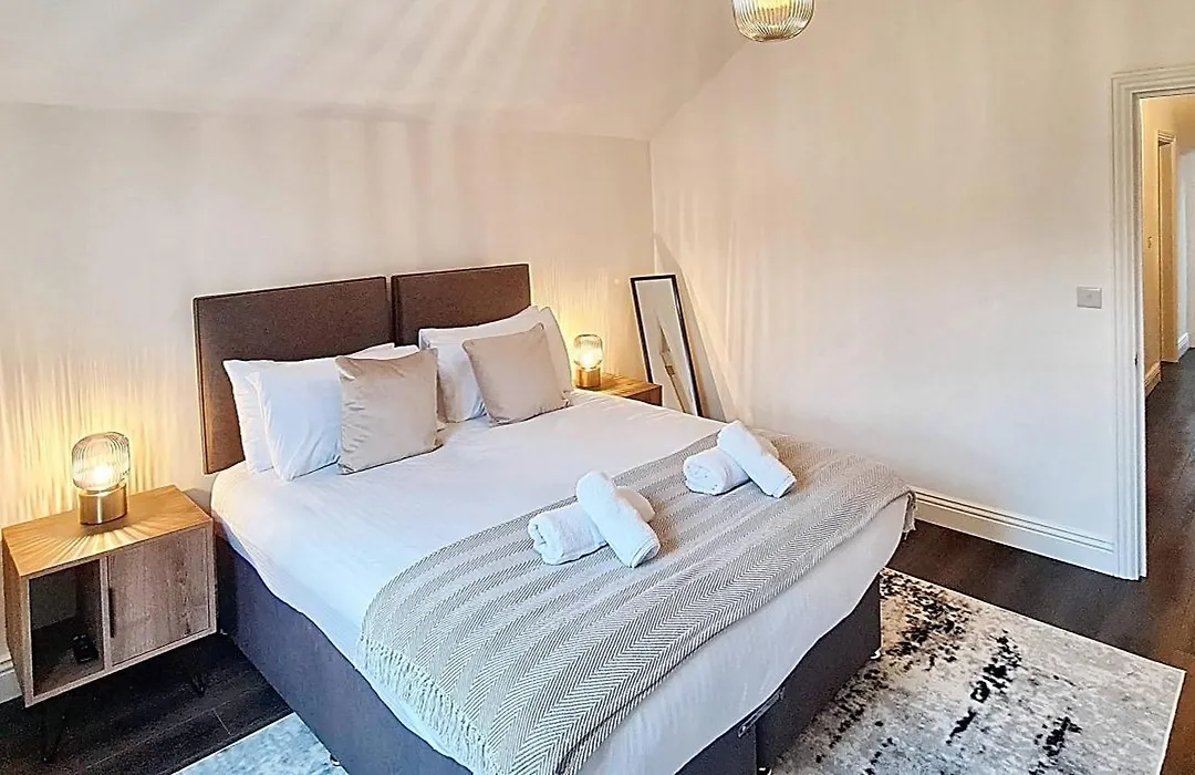 Stunning Luxury Spacious Holiday Home - 5 Bedrooms - Rest & Recharge In Manchester-1